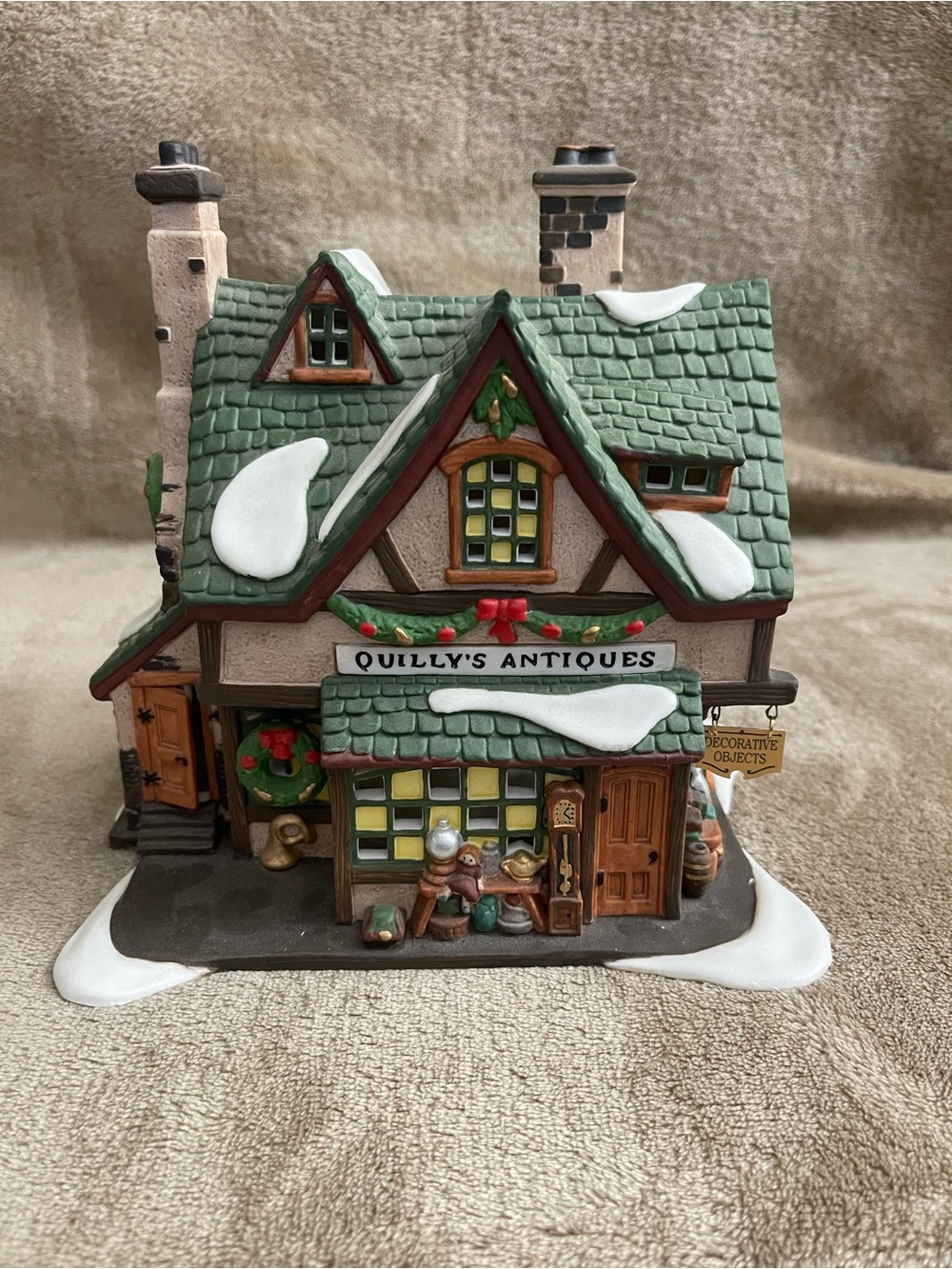 Department 56 Vintage 1996  Heritage Village Dickens Quilly's Antiques -Lighted